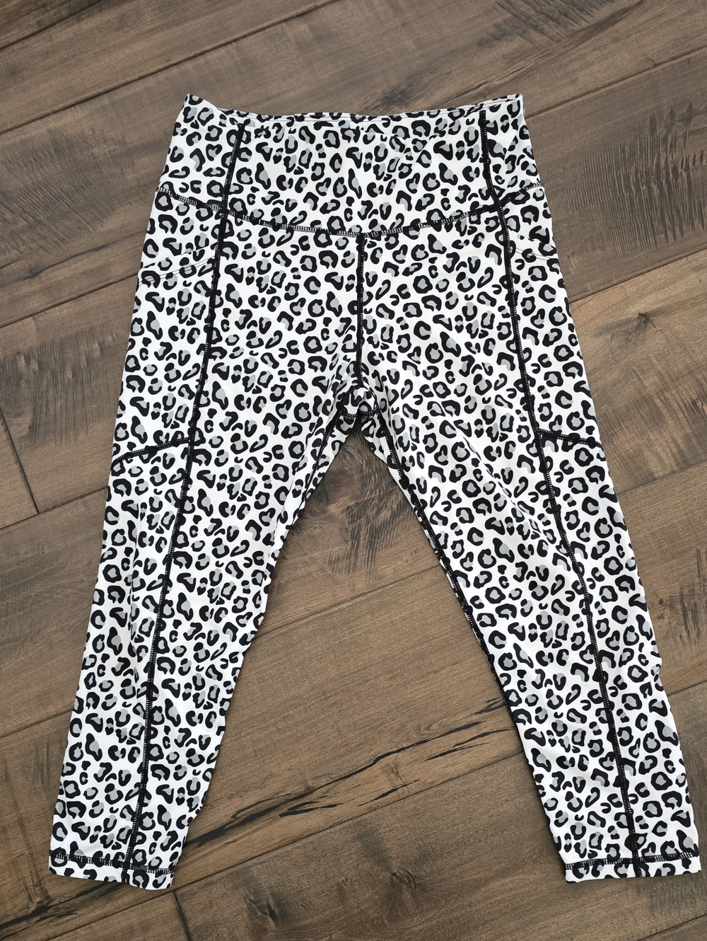 Kiava Leopard Print Active Leggings - Black & White
